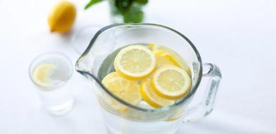 De ce să bem apă. 7 trucuri pentru o bună hidratare